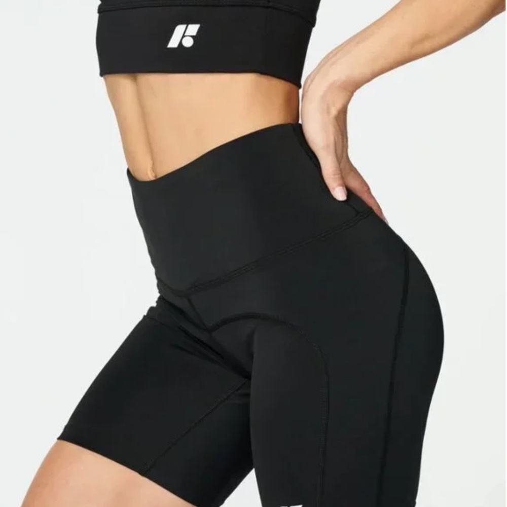 NWT - Forme Sculpt Short 8” - Medium